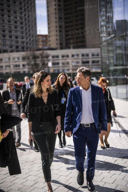 Trip by Robert Habeck, Federal Minister for Economic Affairs and Climate Protection, to the USA from 06-10 March 2024 Exchange with students from Columbia Business School in New York 08 March 2024