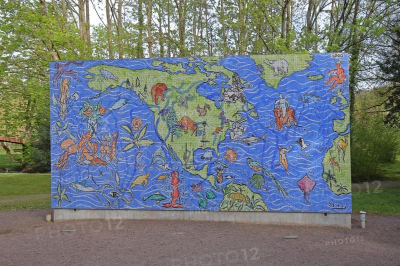 Sculpture Living Planet Square, World Map of Life, by Stefan Szczesny 2000, street art, wall mosaic, graffiti, North America, world map, map, water, sea, figures, flora, fauna, blue, Villeroy & Boch, Mettlach, Saarland, Germany, Europe