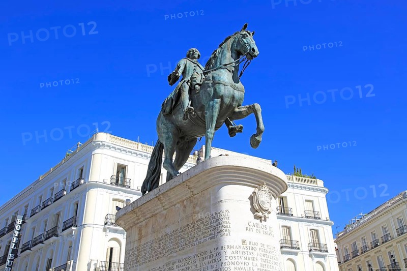 Equestrian statue King Carlos III, Plaza de la Puerta del Sol, Madrid city centre, Spain, Europe