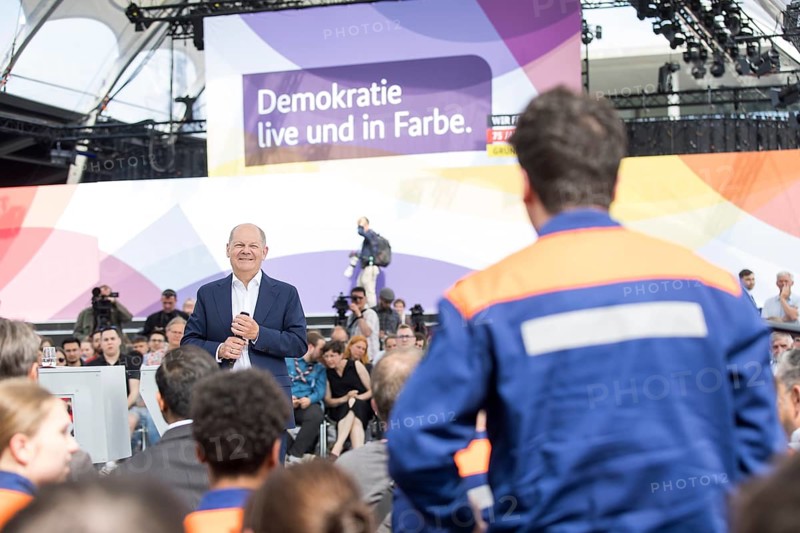 Olaf Scholz (Federal Chancellor, SPD) speaks to members of the Hamburg Fire Brigade at the Germany Dialogue on the topic Together for Democracy in the dialogue forum at Celebrating Democracy. / The Basic Law turns 75, together it will be a celebration in the background a banner with the inscription Democracy live and in colour, Berlin, 24.05.2024