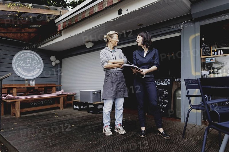Annalena Bärbock (Bündnis 90/Die Grünen), Federal Foreign Minister, photographed during a lunch break at the 'Kleine Rast'Äô snack bar during the tour of Germany in Hamburg, 26 July 2024. /