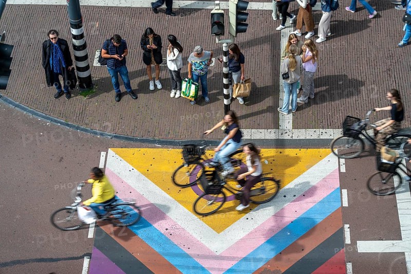 Pedestrian crossing, intersection at Lange Viestraat, markings for cars and bicycles, green phase only for cyclists to be able to turn safely in all directions, Utrecht Netherlands