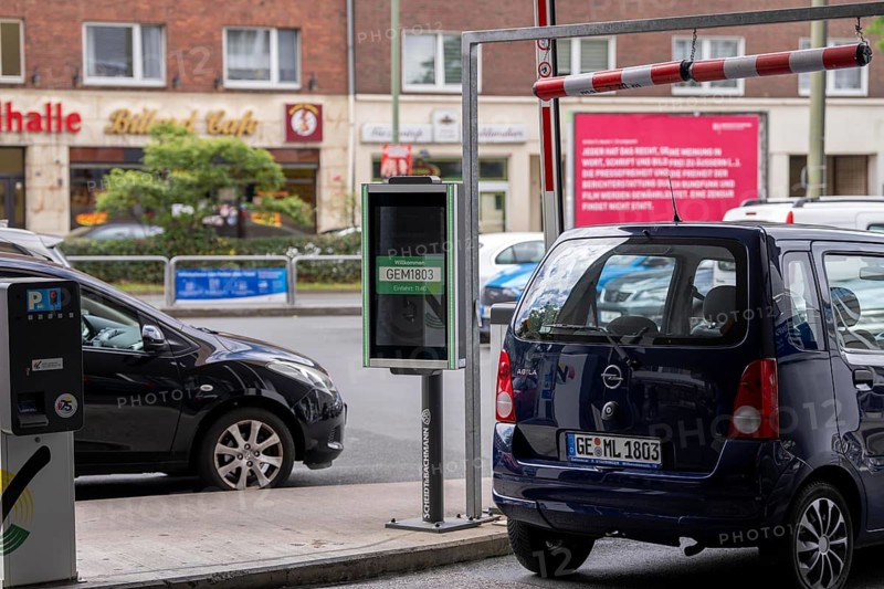 Husemannstraße car park in Gelsenkirchen, subject to charge, number plate recognition on entry, pay at the pay station by entering the number plate, ticketless, automatic number plate recognition, parking without ticket, North Rhine-Westphalia, Germany, Europe