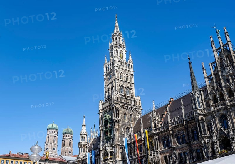 New Town Hall with St Mary's Column and church towers of the Church of Our Lady, Marienplatz, Munich, Bavaria, Germany, Europe