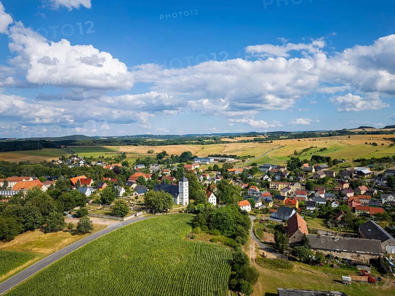 Reinhardtsgrimma Castle is a baroque castle in the Reinhardtsgrimma district of the town of Glashütte in the district of Saxon Switzerland-Eastern Ore Mountains in Saxony. In the foreground is the church with the Silbermann organ, Reinhardtsgrimma, Reinhardtsgrimma, Saxony, Germany, Europe