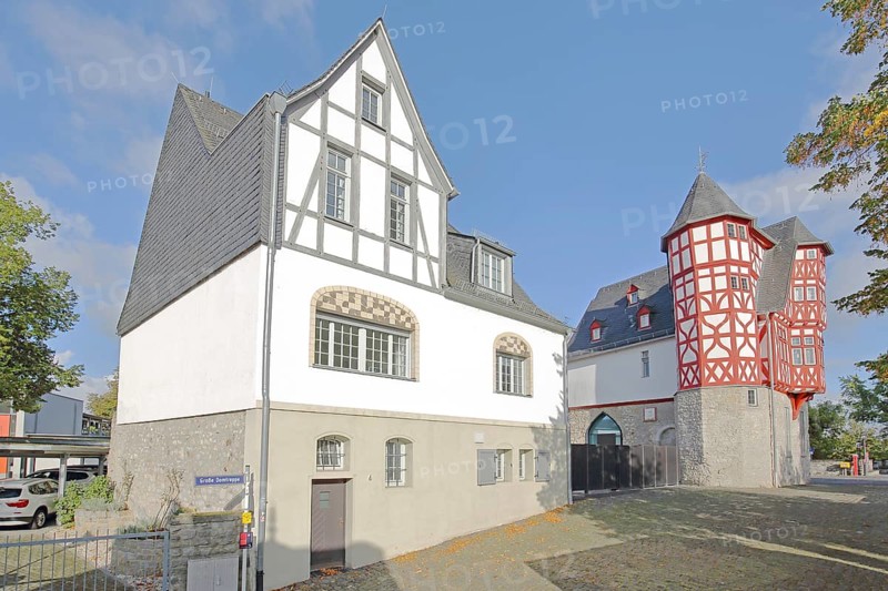Domküsterhaus built in 1903 and half-timbered house Alte Vikarie Haus Staffel built in 1515, Diözesanen Zentrums St. Nikolaus, Bischofshaus, Bistum, Domplatz, Altstadt, Limburg, Hessen, Germany, Europe