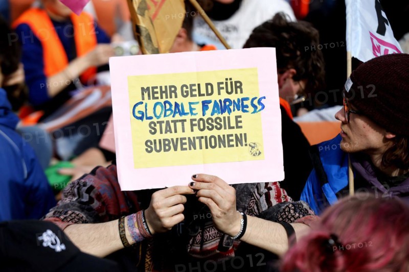 Demonstration by the Stop Fossil Subsidies Alliance in favour of an end to all fossil fuel subsidies. Around 500 people block the B96 at the Elsenbrücke bridge, Berlin, 02/03/2024