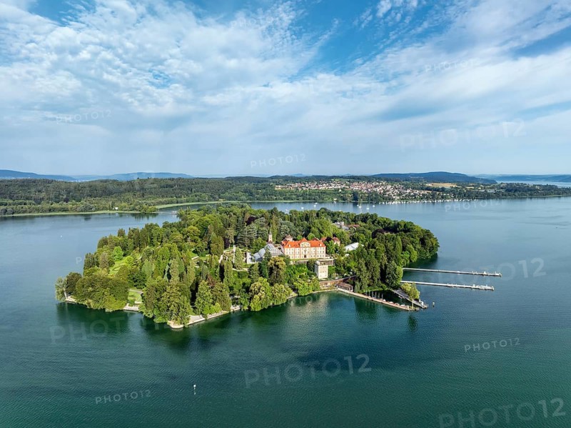 The island of Mainau in Lake Constance with the jetty and the baroque Mainau Castle, built between 1739 and 1746, with the village of Litzelstetten behind it, aerial view, Constance district, Baden-Württemberg, Germany, Europe