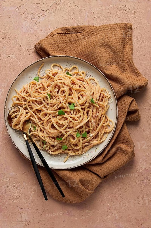 Spaghetti carbonara, in creamy garlic sauce, pasta in white sauce, homemade, no people