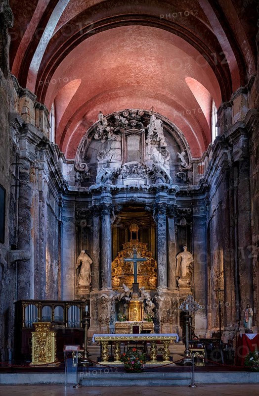 Interior view, choir, altar, church Igreja de São Domingos, Lisbon, Portugal, Europe