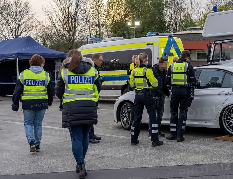 Joint inspection by customs and police, on the A3 motorway towards Cologne, at the Stindertal service area, focus on smuggling, theft, drug and smuggling crime, customs violations and illegal tuning, North Rhine-Westphalia, Germany, Europe