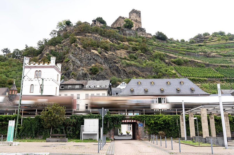 Upper Middle Rhine Valley, railway line on the right bank of the Rhine, goods train line, up to 400 freight trains run here within 24 hours, on both sides, through the Rhine Valley, directly through villages and close to buildings, level crossing, near Kaub, Rhineland-Palatinate, Germany, Europe