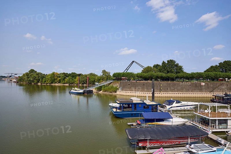 Marina Düsseldorf with bridge at the media harbour and police boat in Düsseldorf, state capital, independent city, North Rhine-Westphalia, Germany, Europe
