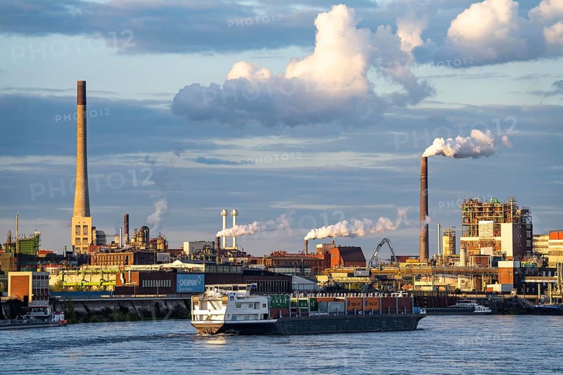 Chempark Krefeld-Ürdingen, around 40 companies are located in the chemical park on the Rhine, there are 3 chemical parks in North Rhine-Westphalia, cargo ship on the Rhine, Germany, Europe