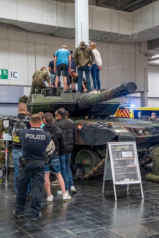 Leopard 2A7V main battle tank, Bundeswehr information stand, Interschutz 2022 trade fair in Hanover, the world's largest trade fair for fire, rescue and disaster control technology, equipment, over 1300 exhibitors from 50 countries, disaster control