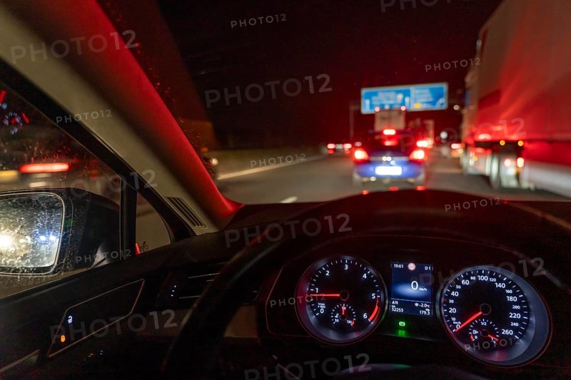 Traffic jam, motorway A3, near Mettmann, direction Oberhausen, partial complete standstill on 3 lanes in evening traffic, after broken down truck on one lane, over 45 minutes delay due to the traffic jam