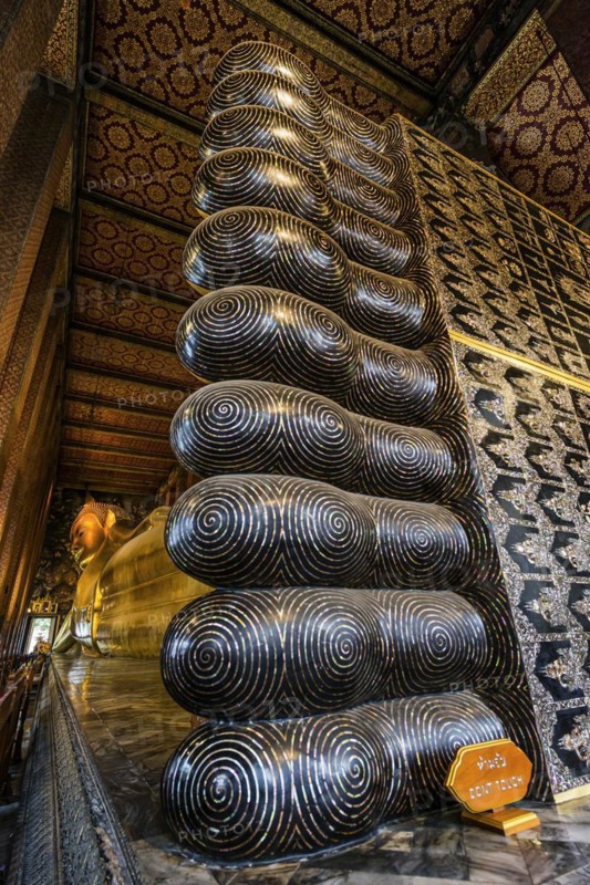 The reclining Buddha in Wat Pho temple, reclining, rest, resting, Buddhism, religion, world religion, sculpture, sculpting, art, statue, culture, believing, faith, peace, Asian, travel, holiday, tourism, representation, palace, tradition, traditional, decoration, decorated, house of prayer, building, attraction, landmark, gilded, gold, holy, pray, meditation, monastery, spirituality, meditate, spiritual, monument, famous, sight, philosophy, architecture, capital, Bangkok, Thailand, Asia