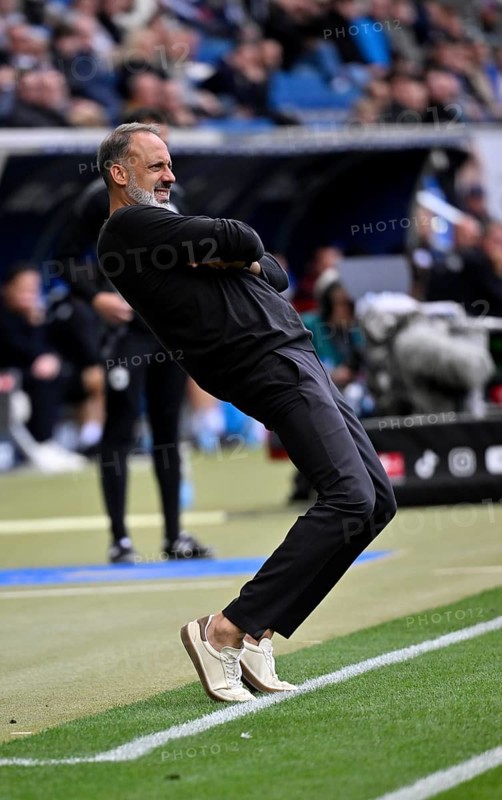 Coach Pellegrino Matarazzo TSG 1899 Hoffenheim bends over, gestures on the sidelines PreZero Arena, Sinsheim, Baden-Württemberg, Germany, Europe