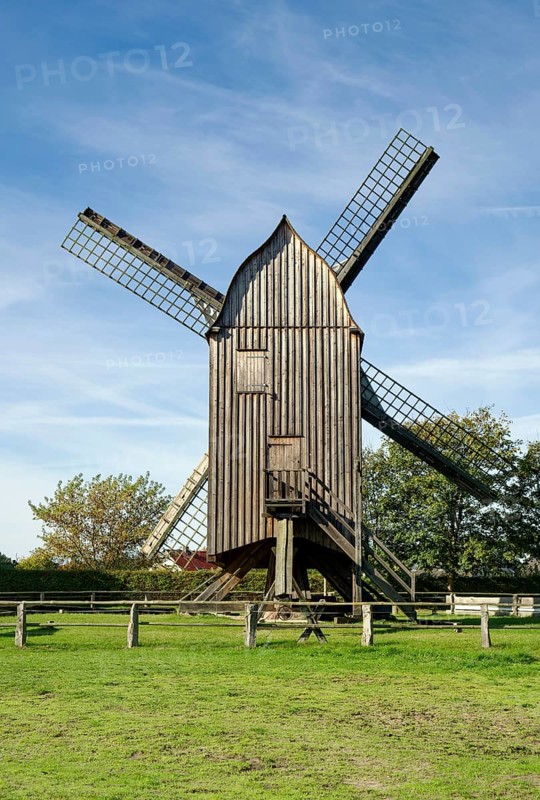 Historic Groß Ernsthof windmill, Klockenhagen open-air museum, historic Mecklenburg village, Mecklenburg farmhouses, Klockenhagen, Mecklenburg-Western Pomerania, Germany, Europe