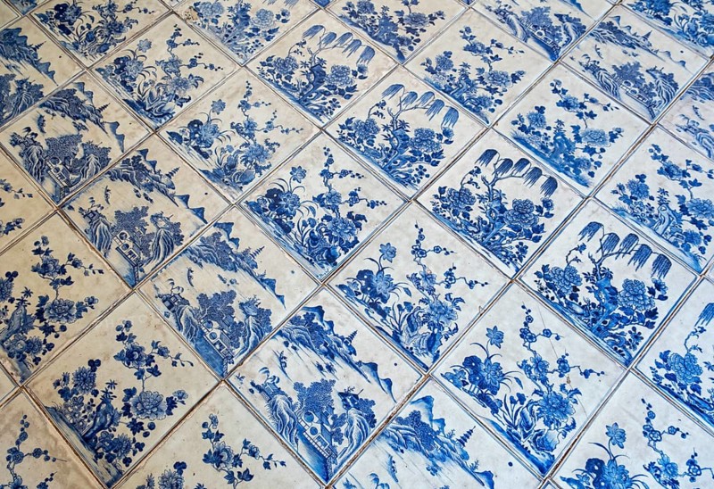 Blue and white porcelain tiles, Paradesi Synagogue, Matancherry, Jew Town, Cochin, Kerala, India, Asia