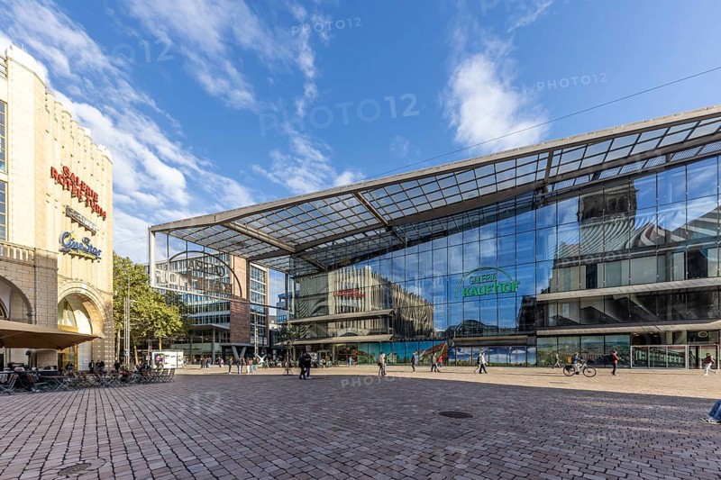 The glass department stores' of Galeria Kaufhof by Helmut Jahn. Galerie Roter Turm, city view of Chemnitz, Saxony, Germany, Europe