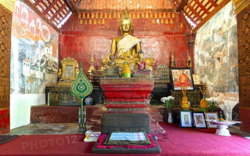 Golden Buddha statue, Bhumispara-mudra, Buddha Gautama at the moment of enlightenment, Wat Long Koon, Luang Prabang, Laos, Asia