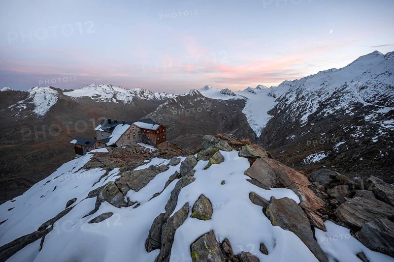 Snow-covered mountain landscape, mountain hut Ramolhaus in autumn with snow, at sunset, view of Gurgler Ferner with summit Hochwilde and Falschungsspitze, Ötztal Alps, Tyrol, Austria, Europe