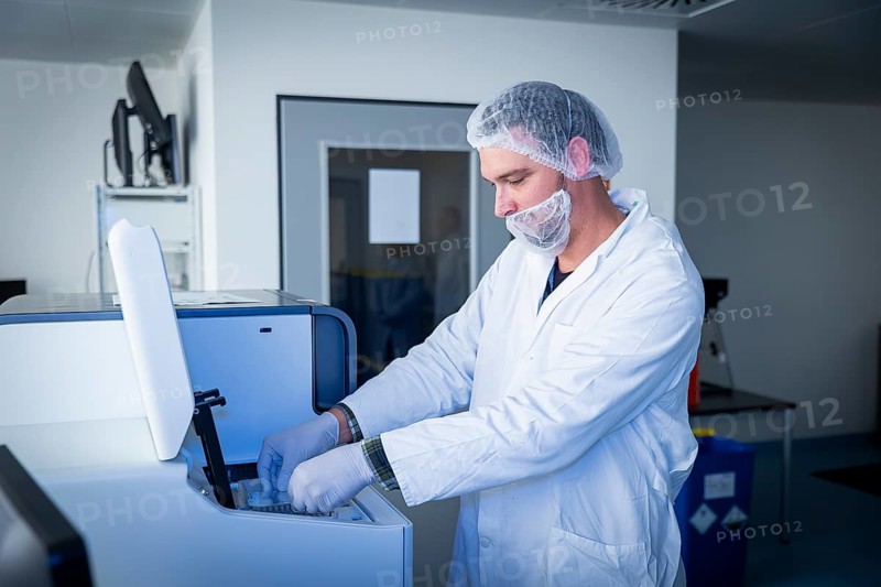 As a molecular genetic diagnostics company, Biotype GmbH is part of the Molecular Diagnostics Group (MDG), which works together with the bioinformatics company, qualitype GmbH, and the radiopharmaceutical company, ROTOP Pharmaka GmbH, on holistic solutions for precision medicine. MODAPLEX test device for versatile simultaneous PCR tests. Insertion of the PCR plate, Dresden, Saxony, Germany, Europe