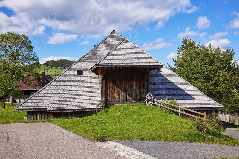 Driveway into a Black Forest house with an old wagon wheel of the Resenhof Farm Museum in the Oberlehen district, Bernau im Black Forest, Black Forest, Waldshut district, Baden-Württemberg, Germany, Europe