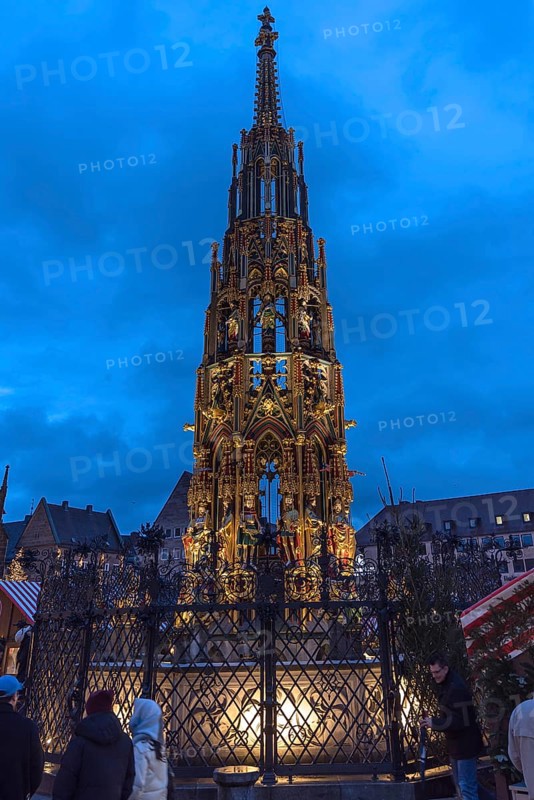 Beautiful fountain in the evening, copy, original in Germ, museum, main market, Nuremberg, Middle Franconia, Bavaria, Germany, Europe