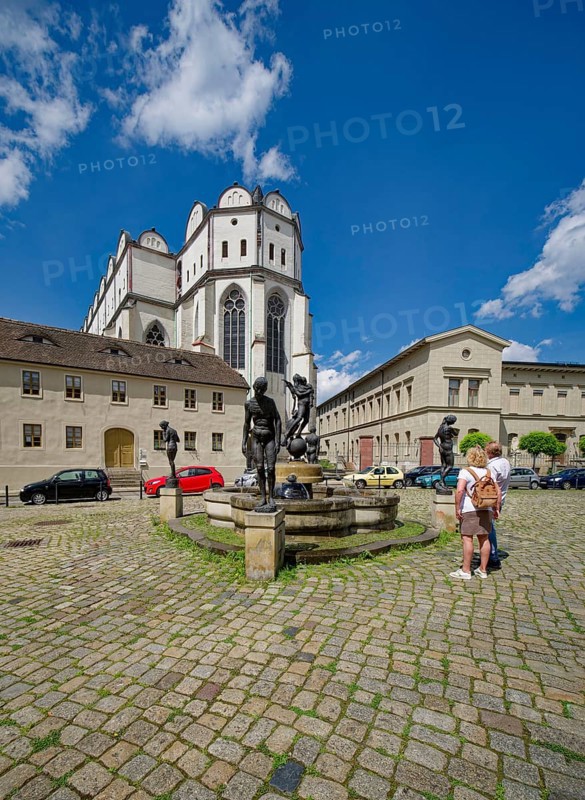 Halle Cathedral and the Circle of Life Fountain, also known as the Brühmann Fountain, Cathedral Square, Halle an der Saale, Saxony-Anhalt, Germany, Europe
