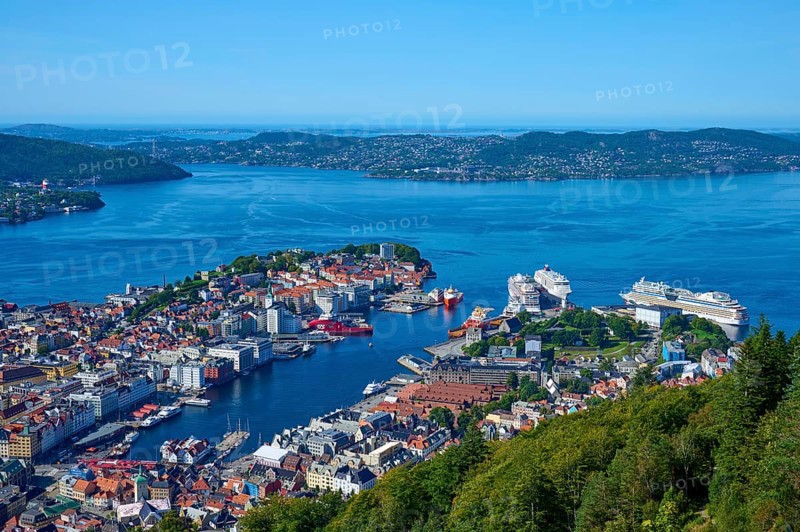 Panoramic view of a coastal town with harbour and a variety of buildings, surrounded by mountains and water under a clear sky, Fløibanen mountain station, Bergen, Vestland, Norway, Europe