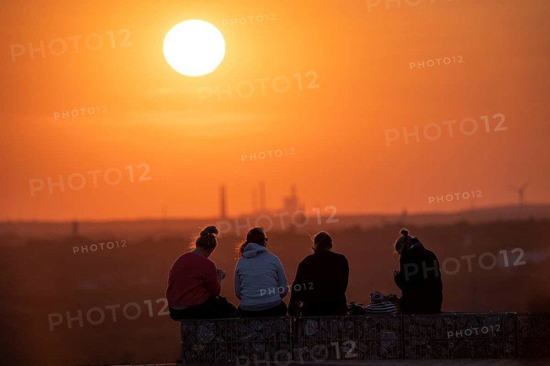 Evening atmosphere on the Hoheward spoil tip, the largest spoil tip in the Ruhr area, between Herten and Recklinghausen, North Rhine-Westphalia, Germany, Europe