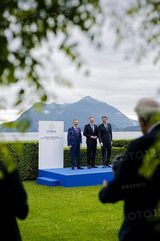 G7 Finance Ministers Meeting in Stresa. Christian Lindner (FDP), Federal Minister of Finance, is welcomed by the Italian Minister of Finance, Giancarlo Giorgetti (RE) and the head of the central bank, Fabio Panetta, Stresa, 24 May 2024. Photographed on behalf of the Federal Ministry of Finance