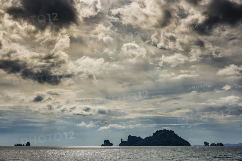 Island landscape with dramatic thunderstorm sky, thunderstorm, storm, stormy, cloudy, gloomy, weather, sky, dark, dark, storm clouds, threatening, nature, force of nature, sea, ocean, island, seascape, travel, tourism, seascape, climate, climate change, horizon, environment, atmosphere, danger, meteorology, weather forecast, rain, grey, dramatic, tropical, tropical rain, monsoon, season, season, Krabi, Thailand, Asia