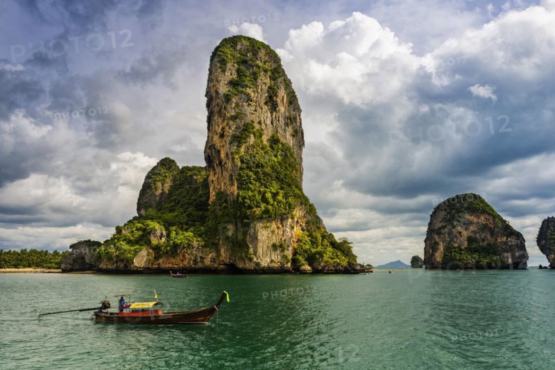 Island landscape near Krabi, stormy sky, thunderstorm, cloudy, weather, sky, storm clouds, nature, force of nature, sea, ocean, island, seascape, travel, tourism, seascape, climate, climate change, horizon, tropical, monsoon, season, season, holiday, chalk cliffs, exotic, bay, sea bay, rocks, rocky, sandstone cliffs, coast, coastal landscape, landscape, nature, natural landscape, Siam, paradise, holiday paradise, seascape, longtail boat, Railay beach, Phuket, Thailand, Asia