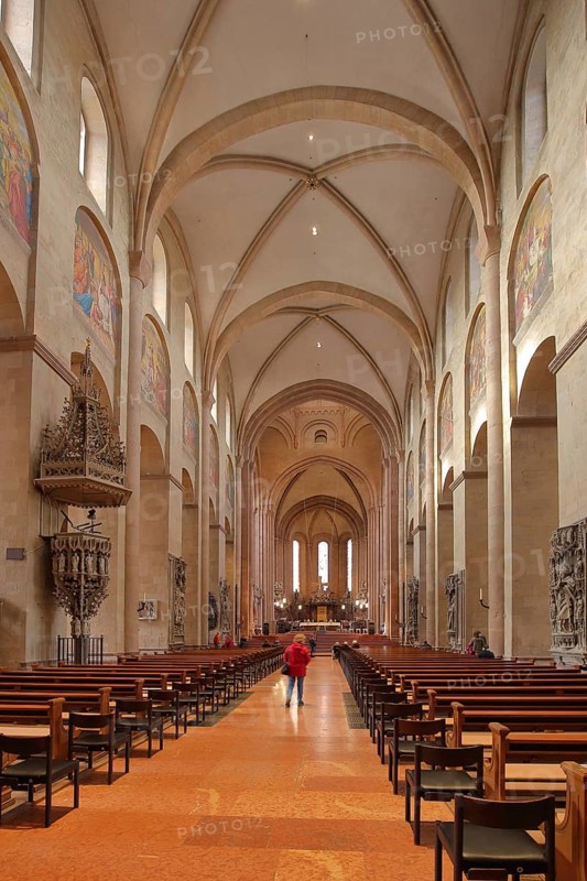 Gothic High Cathedral of St Martin, Mainz Cathedral, interior view, Old Town, Mainz, Rhine-Hesse region, Rhineland-Palatinate, Germany, Europe