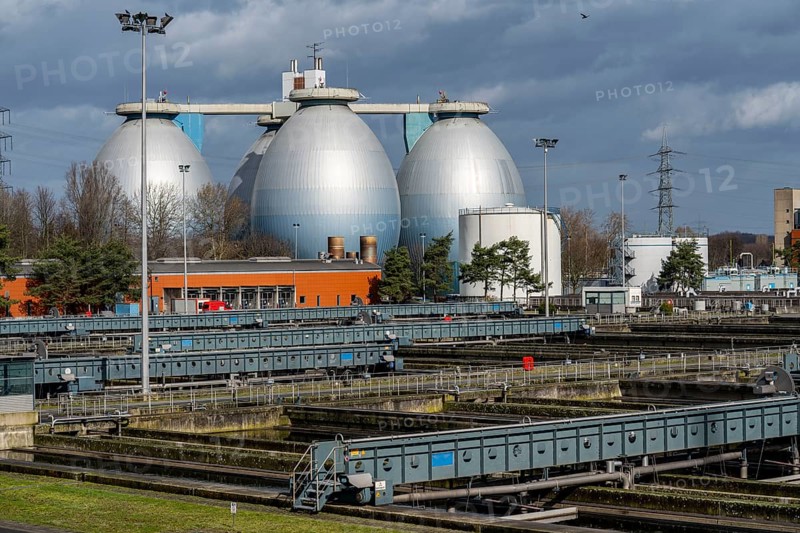 Digesters and secondary clarifiers, Emschergenossenschaft wastewater treatment plant in the Weilheimer Mark in Bottrop, North Rhine-Westphalia, Germany, Europe