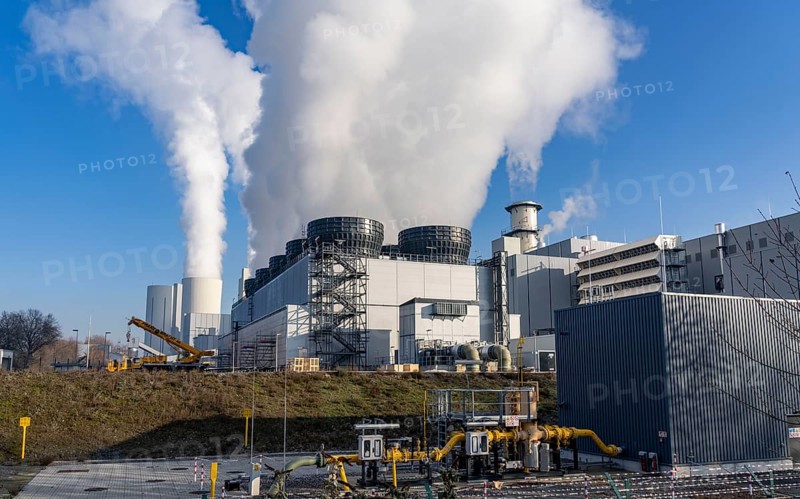 The STEAG combined heat and power plant in Herne-Baukau, hard coal-fired power plant, in front the new gas and steam power plant, unit 6, North Rhine-Westphalia, Germany, Europe