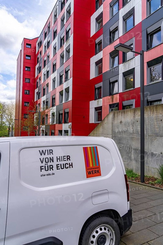Student hall of residence of the Studierendenwerk Essen-Duisburg in Essen, over 310 furnished rooms are rented to students, North Rhine-Westphalia, Germany, Europe