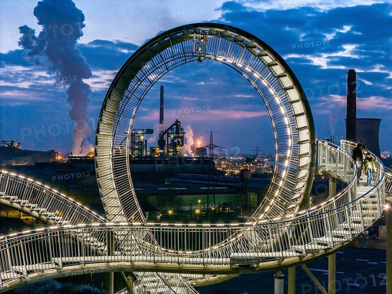 Hüttenwerke Krupp-Mannesmann, HKM in Duisburg-Hüttenheim, coking plant and 2 blast furnaces, sintering plant and power station, Tiger & Turtle landmark, Magic Mountain, walk-in sculpture in the form of a roller coaster on the Heinrich-Hildebrand-Höhe slag heap, North Rhine-Westphalia, Germany, Europe
