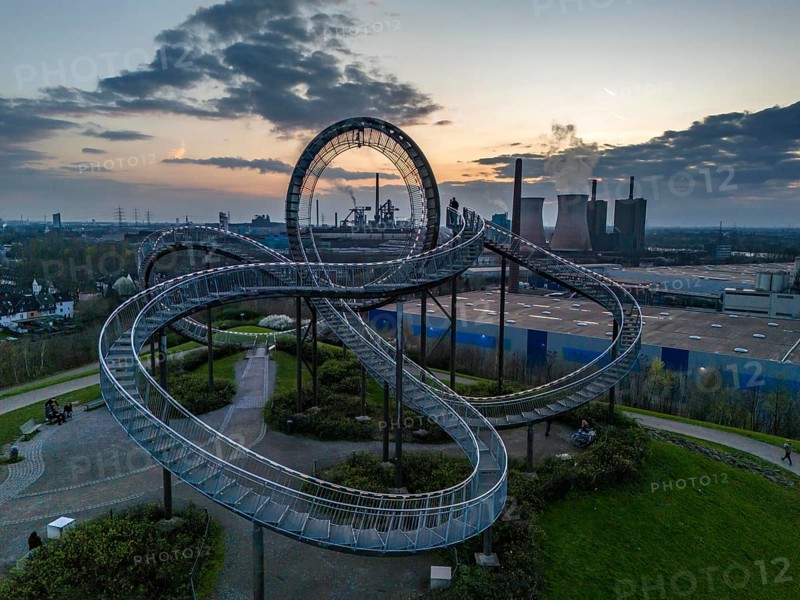 Hüttenwerke Krupp-Mannesmann, HKM in Duisburg-Hüttenheim, coking plant and 2 blast furnaces, sintering plant and power station, Tiger & Turtle landmark, Magic Mountain, walk-in sculpture in the form of a roller coaster on the Heinrich-Hildebrand-Höhe slag heap, North Rhine-Westphalia, Germany, Europe