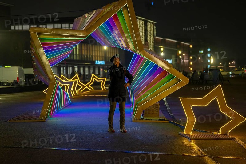 Pre-Christmas season, Portsmouthplatz, station forecourt, walk-in light installation in the shape of stars, Christmas lighting, Duisburg, North Rhine-Westphalia, Germany, Europe