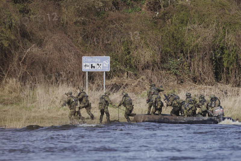 Soldiers on an inflatable boat, taken as part of the military exercise 'Wettiner Schwert' with German and Czech soldiers near Tangermünde, 26 March 2024. 'Wettiner Schwert' is part of the NATO Quadriga exercise
