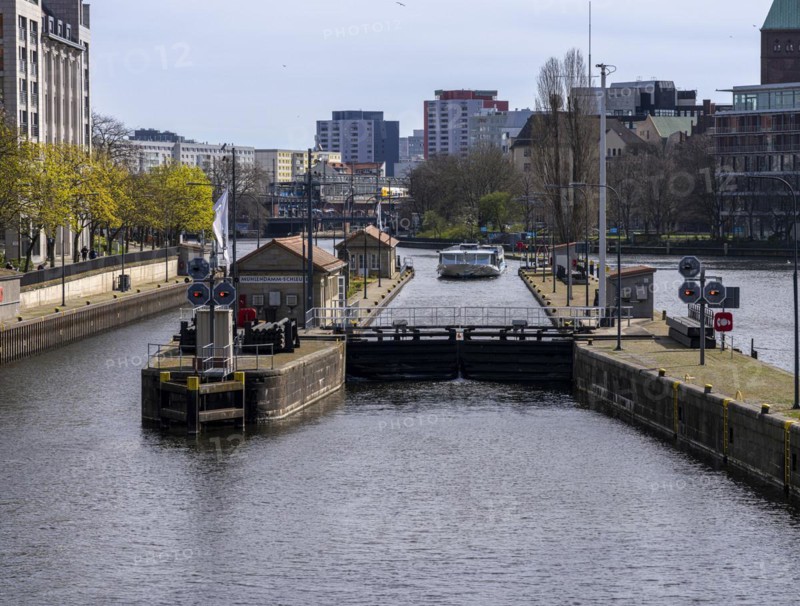 Mühlendammschleuse, Berlin-Mitte, Germany, Europe