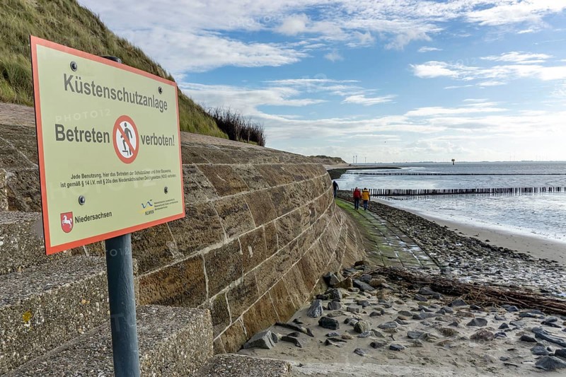 North Sea, Spiekeroog Island, autumn, coastal protection in the west of the island, wall for dune protection, so-called Hessenwand, dune landscape, East Frisian Islands, Lower Saxony, Germany, Europe