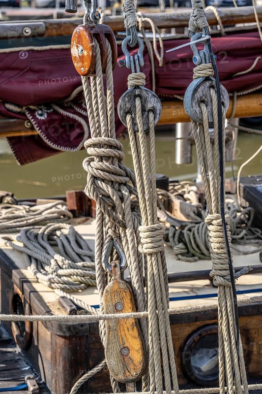Sailboat, rigging, ropes, ropes, ropes, knots, wooden boat, sailor's knots, order, disorder, maritime, in Bremerhaven Bremen, Germany, Europe
