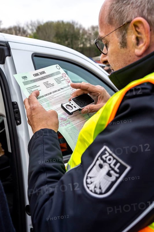 Inspection of documents during a joint customs and police check on the A3 motorway in the direction of Cologne, at the Stindertal service area, focus check on smuggling, theft, drug and smuggling crime, customs violations and illegal tuning, North Rhine-Westphalia, Germany, Europe