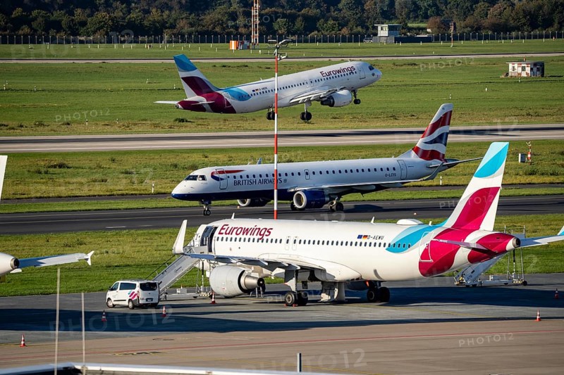Düsseldorf Airport, Eurowings aircraft on take-off, British Airways aircraft on the taxiway and in parking position