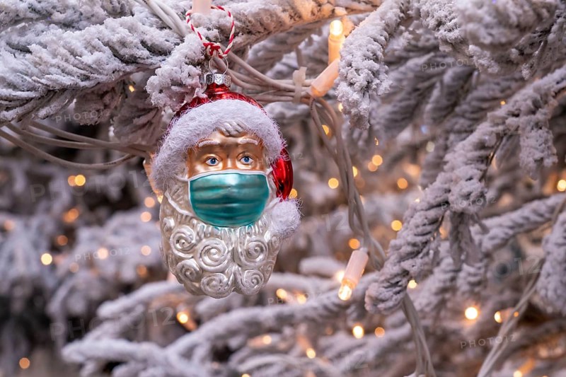 Symbolic image of Christmas in the Corona crisis, Father Christmas figure, Christmas tree decoration, with mouth and nose mask, everyday mask